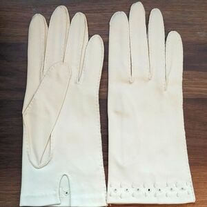 Vintage Gloves by Tildy